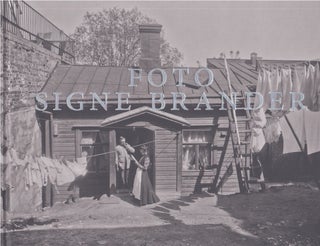 Item #4869 Foto Signe Brander : Valokuvia Helsingistä ja helsinkiläisistä vuosilta 1907-1913 =...