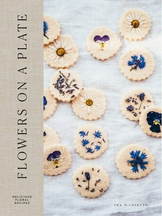Item #6517 Flowers on a Plate : Delicious Floral Recipes. Ina Niiniketo, Johanna Nordqvist