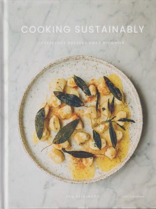 Item #7658 Cooking Sustainably – Delicious Recipes That Do Good. Ina Niiniketo, Elina...